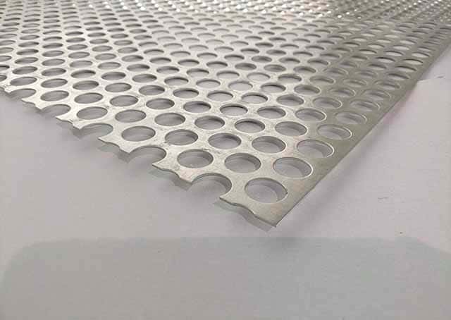 Перфорированный алюминиевый лист 6.5х2000х2000 мм А0