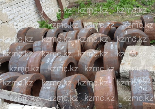 Стальная поковка с отверстием 580x350 ст45