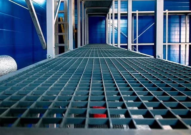 Прессованный настил 700x1000 мм, несущая полоса 30x2 мм, металлический